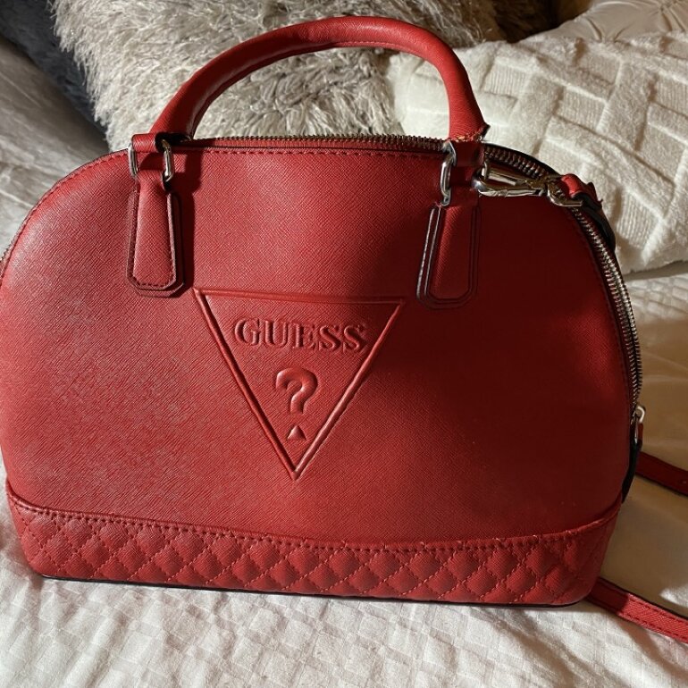 Bolsa roja guess impecable de segunda mano - GoTrendier