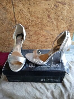 Zapatillas Andrea plateadas de segunda mano - GoTrendier
