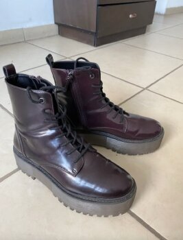 Botas de charol Bershka de segunda mano - GoTrendier