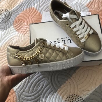 Tenis GUESS dorados de segunda mano - GoTrendier