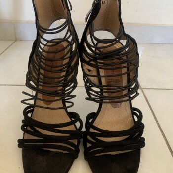 Tacones con agujetas de No Name studio de segunda mano - GoTrendier