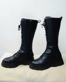 Botas estilo militar Stradivarius de mujer - GoTrendier