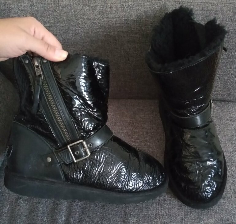 Bota de charol ugg de UGG Australia de segunda mano - GoTrendier