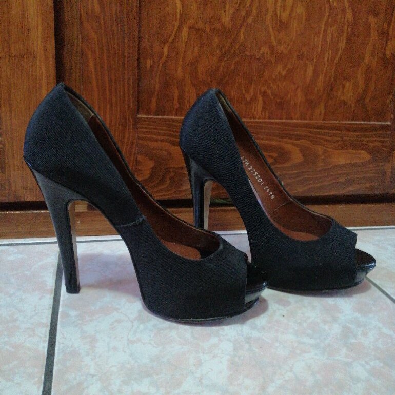 Zapato negro abierto de Gillio de segunda mano - GoTrendier