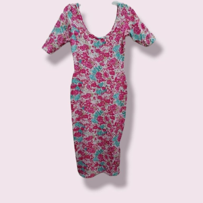 Vestido primaveral floreado entallado de Otras marcas de segunda mano -  GoTrendier