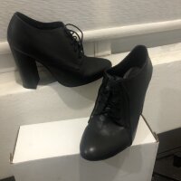 Botines negros marca Julio 4,5 de segunda mano - GoTrendier