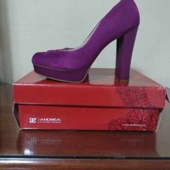 Zapatillas Andrea moradas de segunda mano - GoTrendier