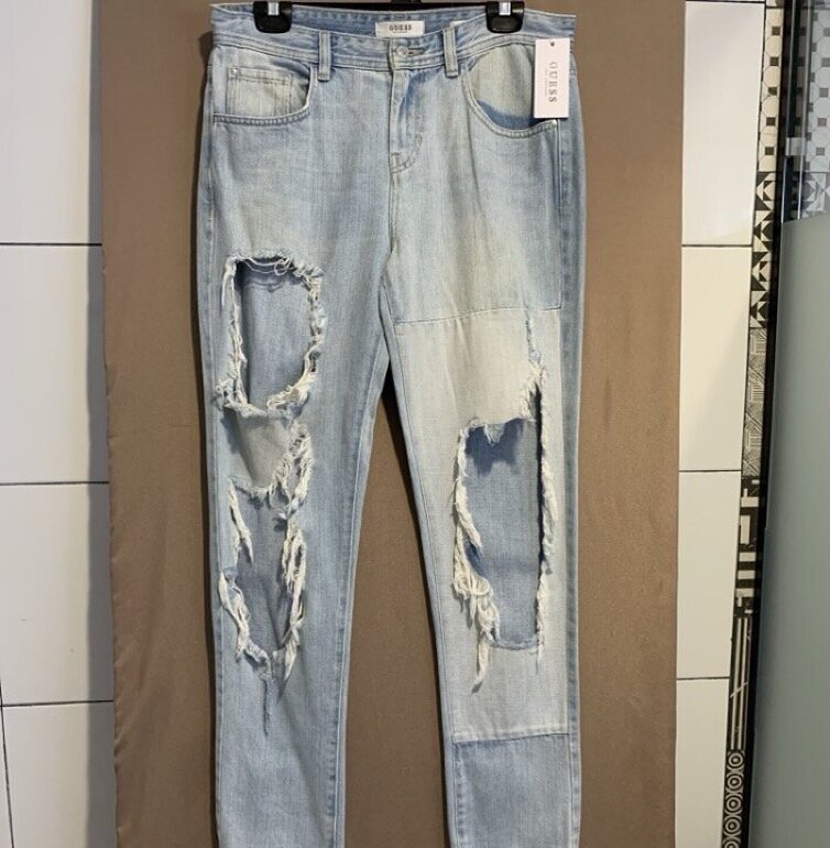 Hermosos mom jeans 🕸 de GUESS de segunda mano - GoTrendier