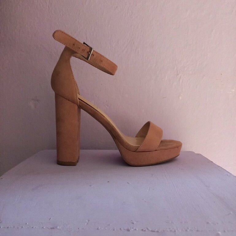 Sandalias palo de rosa de Suburbia de segunda mano - GoTrendier