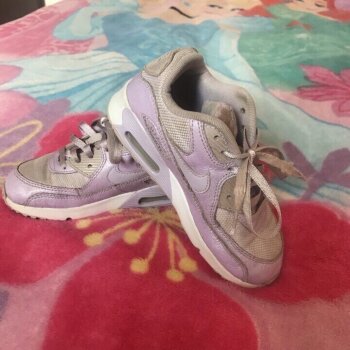 Tenis Nike Air Max Lila de segunda mano - GoTrendier