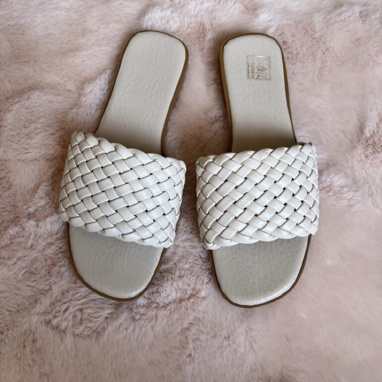 Sandalias trenzadas blancas de Otras marcas de segunda mano - GoTrendier