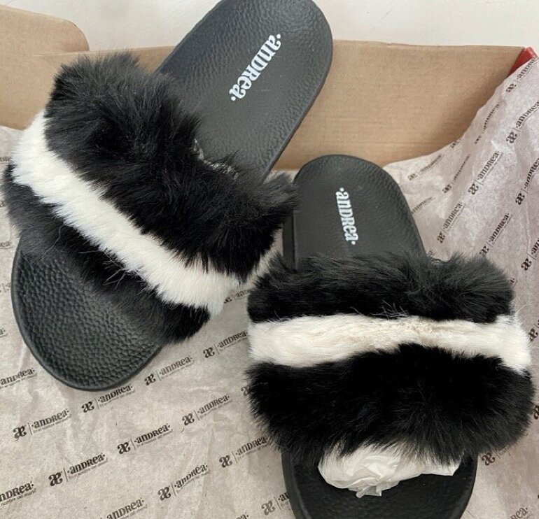Sandalias pantuflas peluche negro blanco de Andrea de segunda mano -  GoTrendier