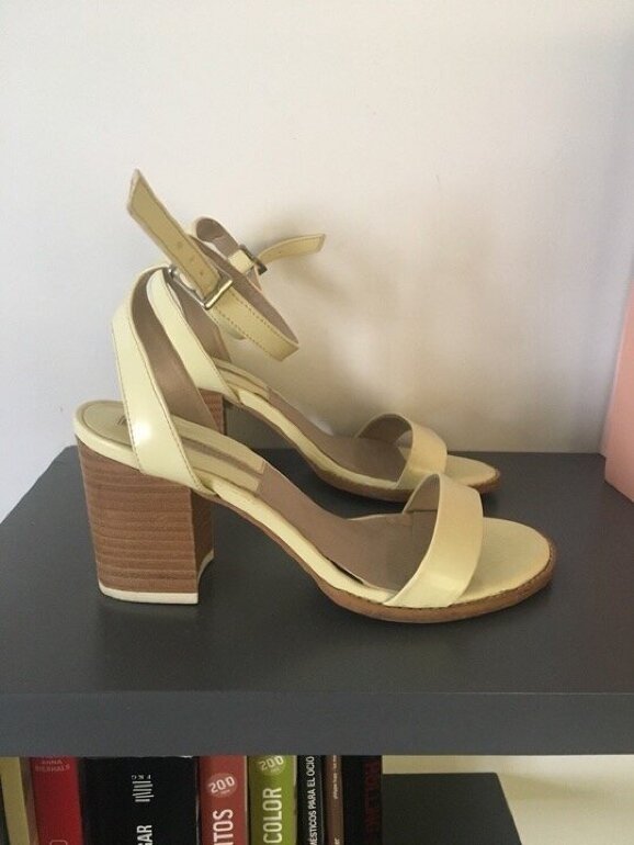 Sandalias amarillas PRECIO FIJO NO CAMBIOS de Zara de segunda mano -  GoTrendier