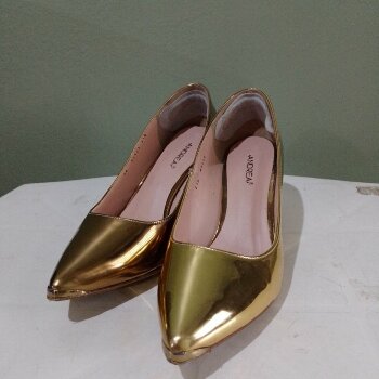 Zapatillas Andrea doradas de segunda mano - GoTrendier