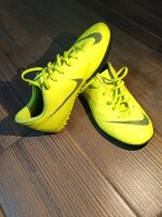Padrísimos tenis Nike en color neon de segunda mano - GoTrendier