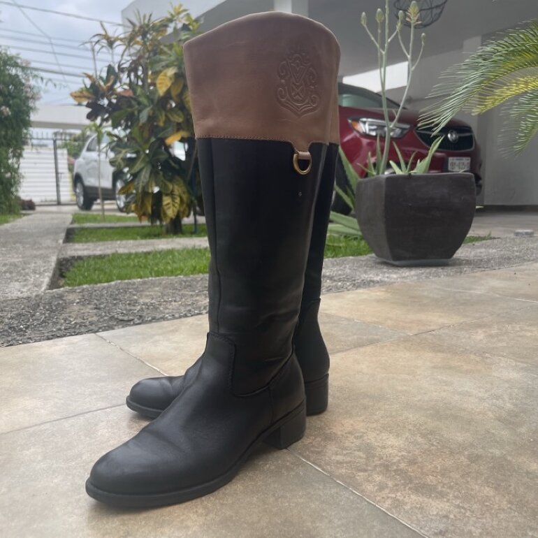 Botas negras con café de piel. de Franco Sarto de segunda mano - GoTrendier