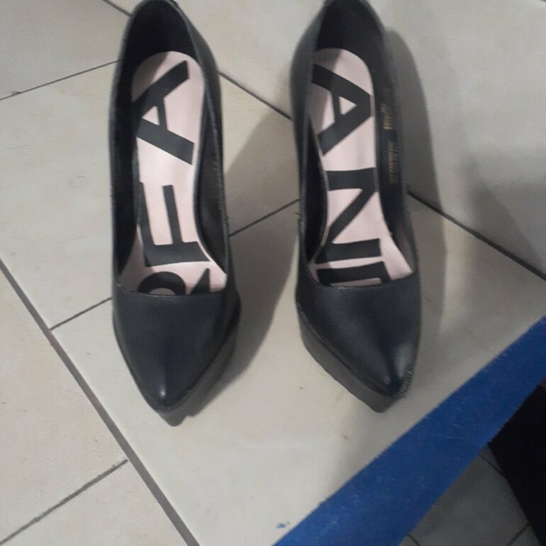 Hermosas zapatillas plataforma de Andrea de segunda mano - GoTrendier