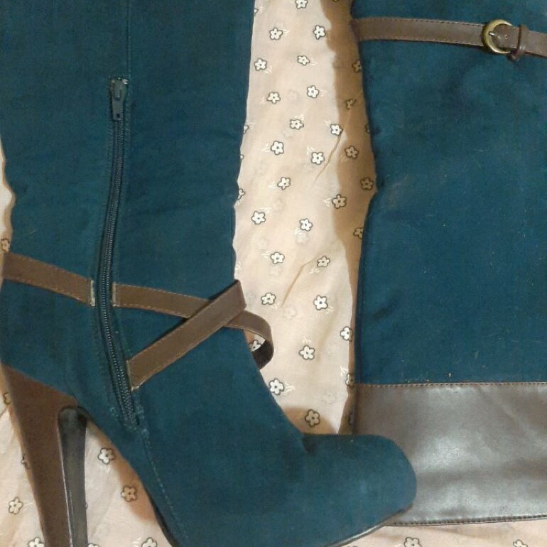 Botas de gamuza azul marino de Andrea de segunda mano - GoTrendier