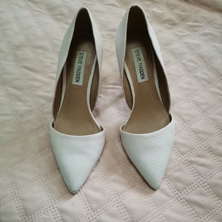 Zapatillas blancas en punta de Steve Madden de segunda mano - GoTrendier