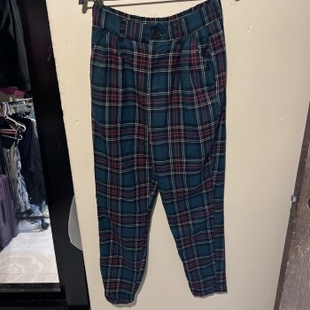 Pantalones de cuadros Bershka de segunda mano - GoTrendier