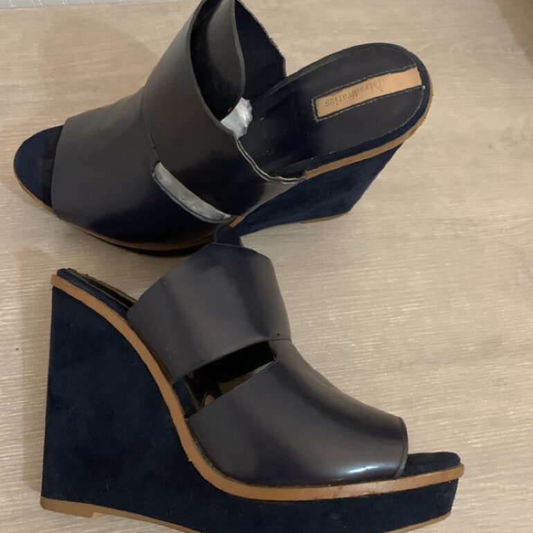 Sandalias Plataforma azul marino de Stradivarius de segunda mano -  GoTrendier