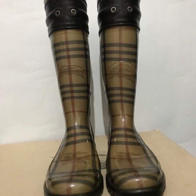 Botas de lluvia Burberry de segunda mano - GoTrendier