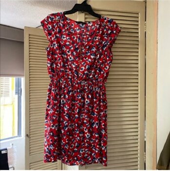 Vestido floreado fondo rojo - MANGO