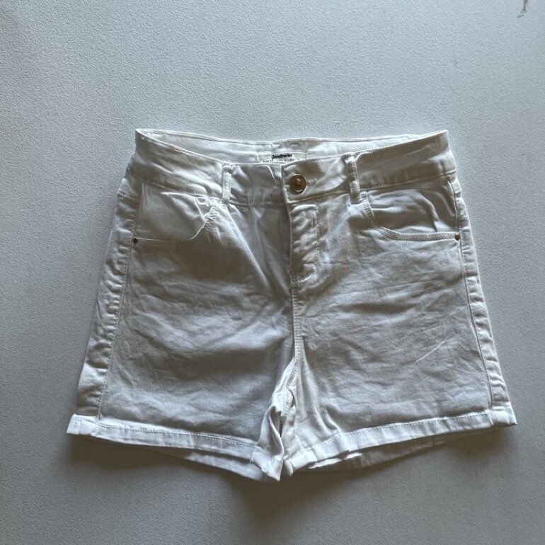 Shorts blancos Stradivarius de segunda mano - GoTrendier