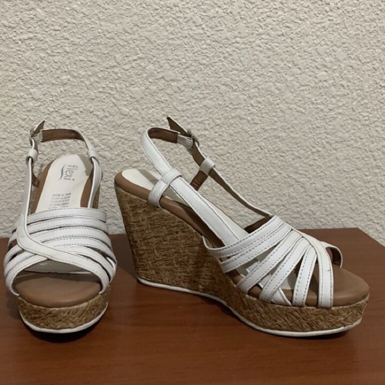 Sandalias blancas Flexi de segunda mano - GoTrendier