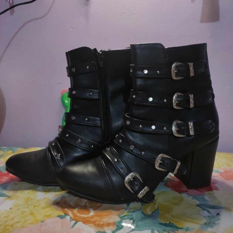 Botines negros con estoperoles de Revival de segunda mano - GoTrendier