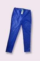 Pantalón vinipiel azul de United Colors of Benetton de segunda mano -  GoTrendier