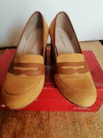 Zapatillas color mostaza Andrea de segunda mano - GoTrendier