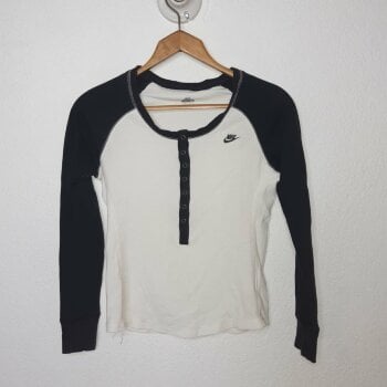 Playera manga larga Nike negra de segunda mano - GoTrendier