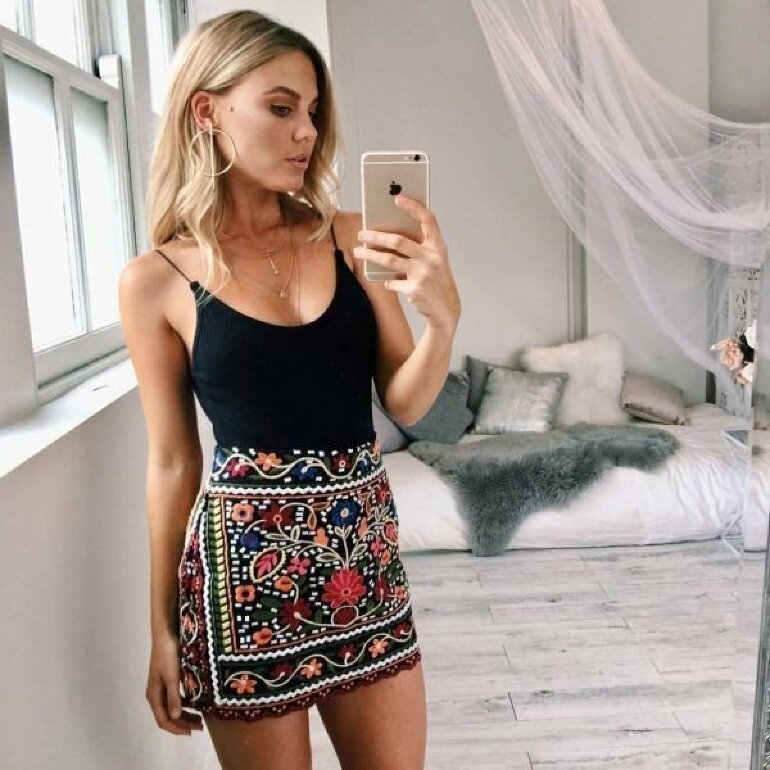 Falda bordada hermosa 💖 de Zara de segunda mano - GoTrendier