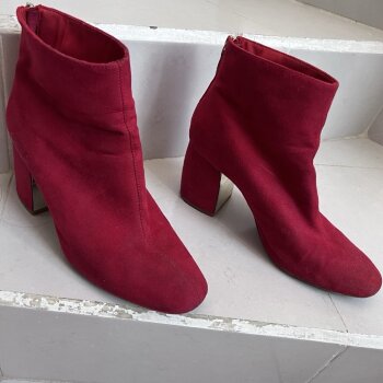 Botines de tacón Stradivarius rojos de mujer - GoTrendier