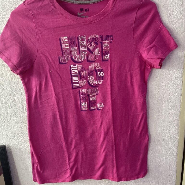 Playera Nike rosa de segunda mano - GoTrendier
