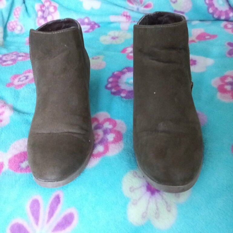 Hermosos botines verde militar de Andrea de segunda mano - GoTrendier