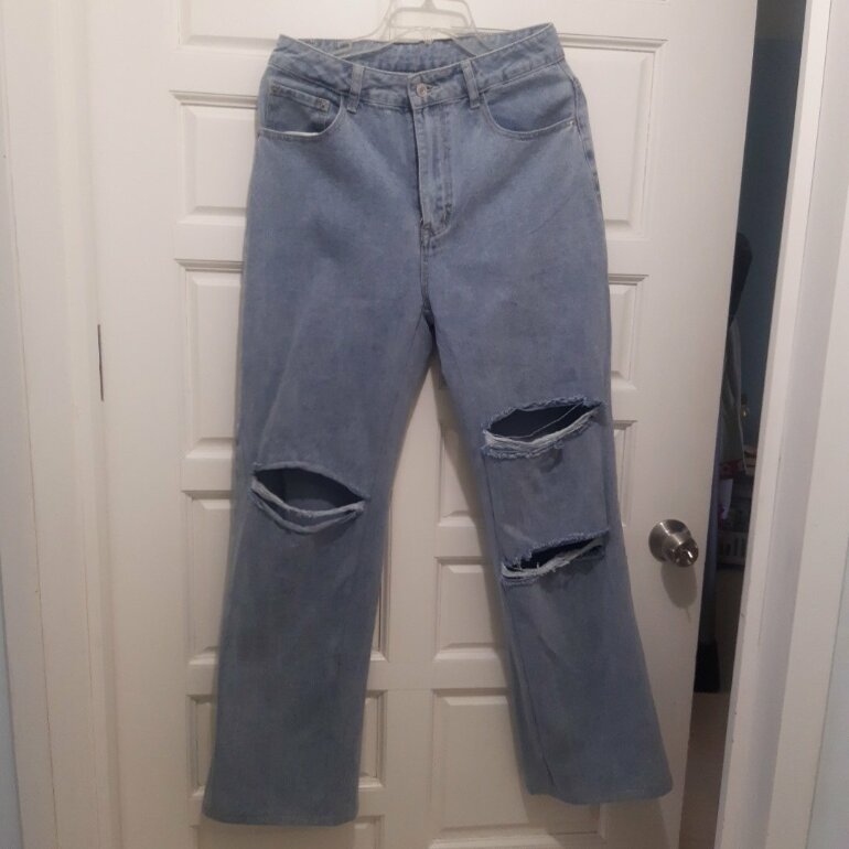 Pantalones de mezclilla rotos de Shein de segunda mano - GoTrendier