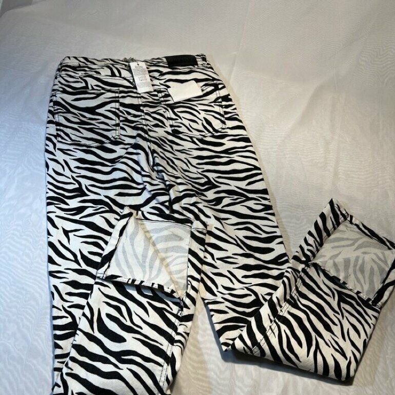 Pantalón flare cebra Bershka de segunda mano - GoTrendier