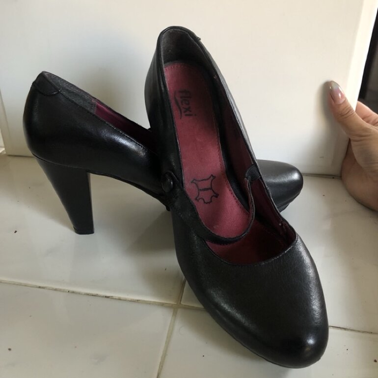 Tacones flexi negros de piel de segunda mano - GoTrendier