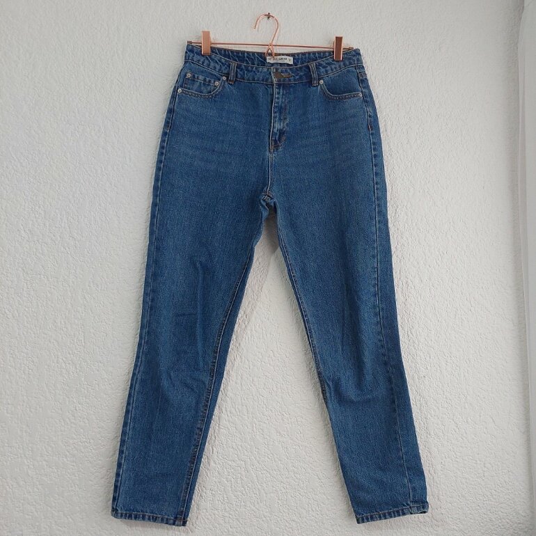 MOM JEANS: VINTAGE SPRING STYLES - Style Synopsis