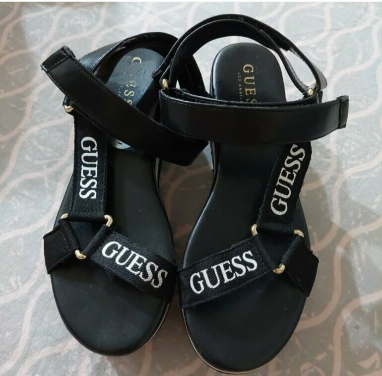 Sandalias negras guess de segunda mano - GoTrendier