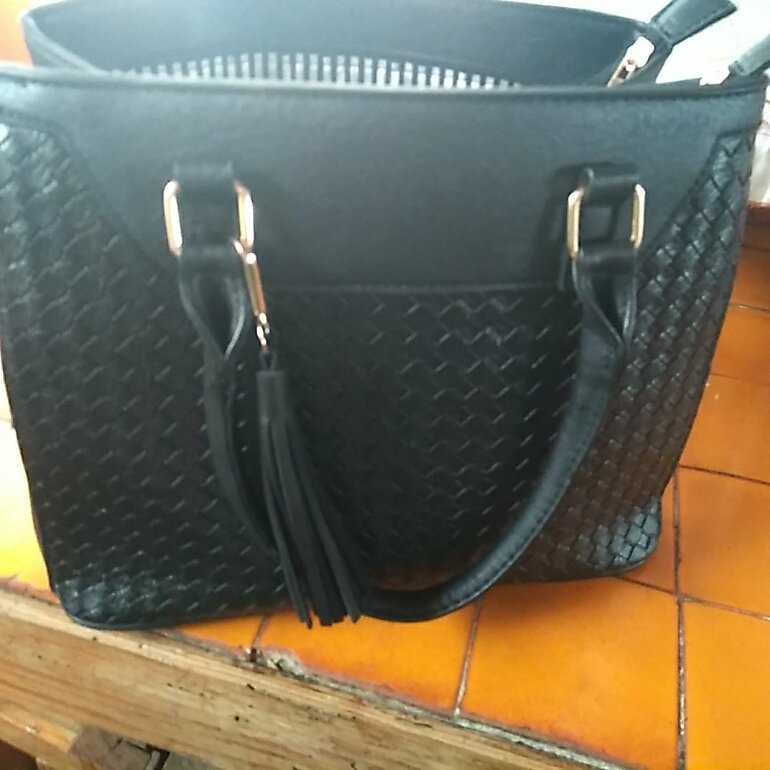Bolso negro tipo piel de Lady Sun de segunda mano - GoTrendier