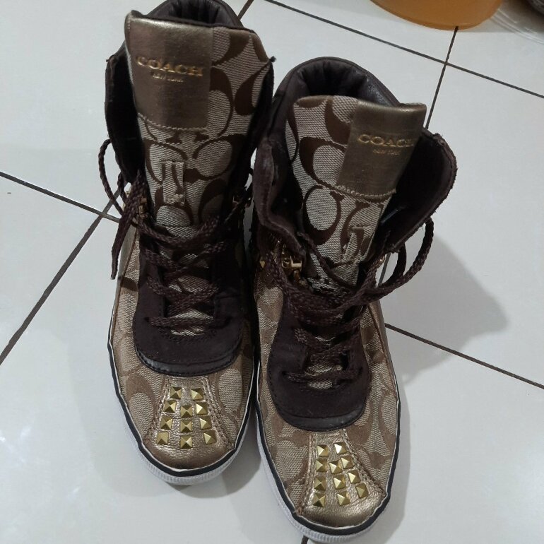 Tenis bota Coach tacón oculto estoperol de segunda mano - GoTrendier
