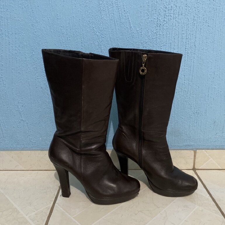Botas Dione de tacón a la pantorrilla de segunda mano - GoTrendier