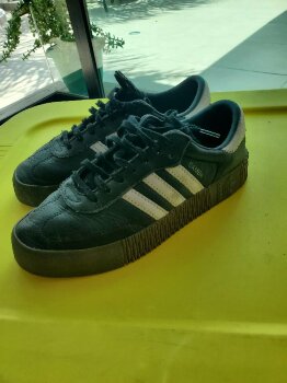 Tenis con tacon corrido Adidas de mujer - GoTrendier