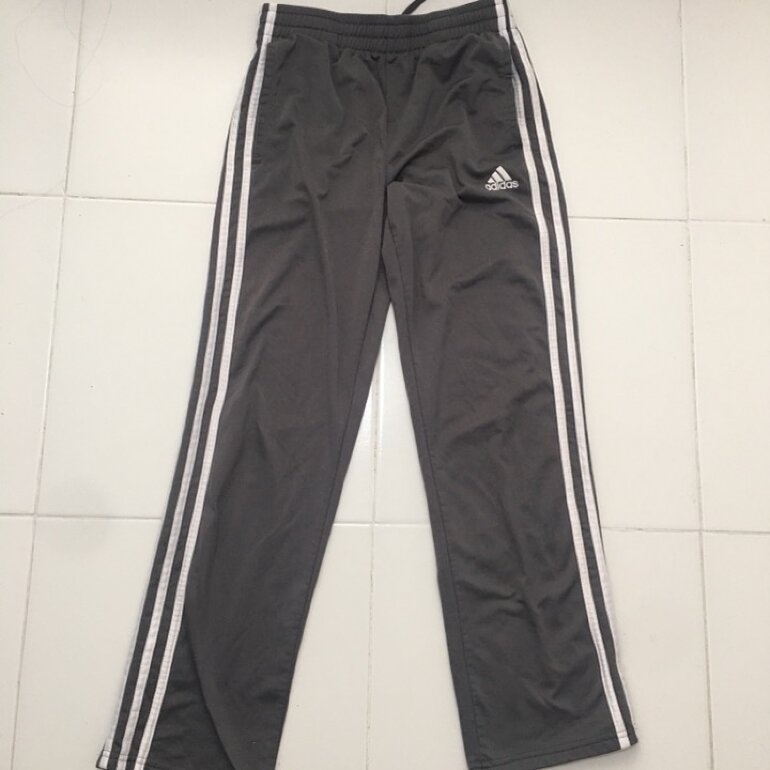 Pants adidas color gris de segunda mano - GoTrendier