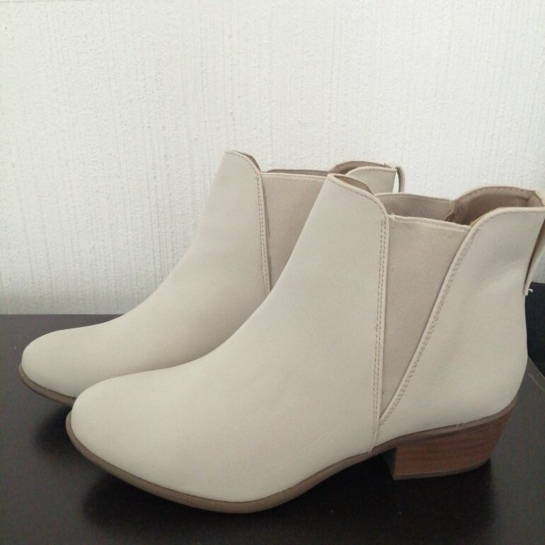 Botas blancas vinipiel.., de Tierra Bendita de segunda mano - GoTrendier