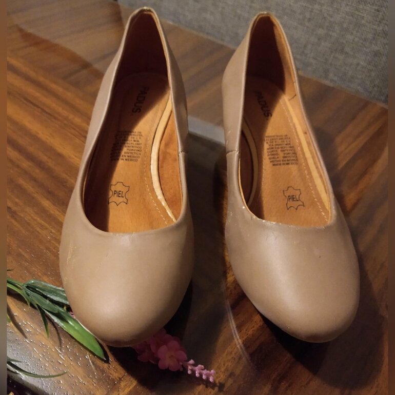 Zapatillas de piel cerradas nude de Padus de segunda mano - GoTrendier
