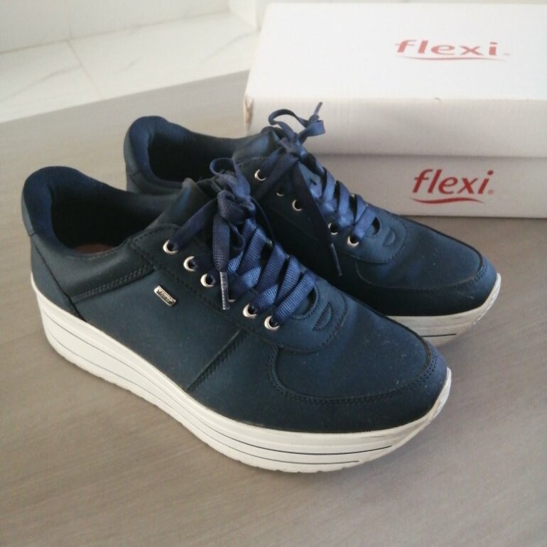 Tenis plataforma azul marino de Flexi de segunda mano - GoTrendier
